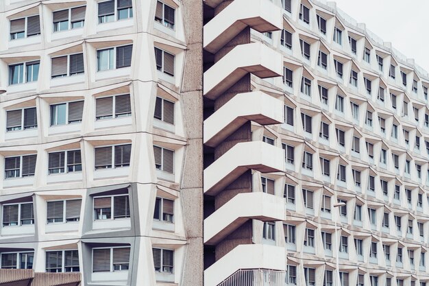 Fachada de un edificio residencial.