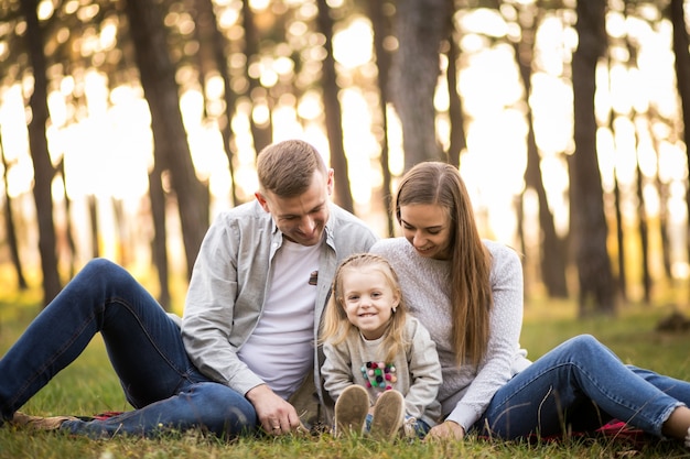 Familia en el bosque