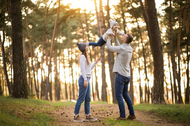 Familia en el bosque