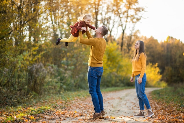 Familia en el bosque