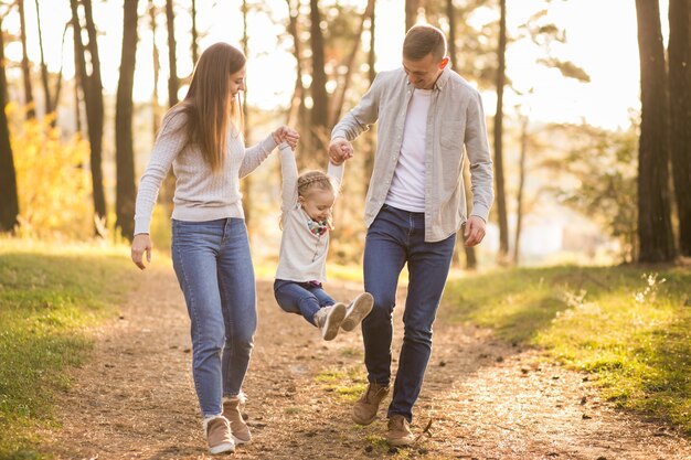 Familia en el bosque