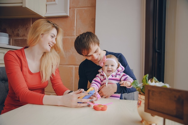 familia en el café