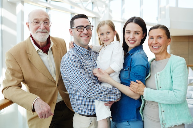 Familia cariñosa