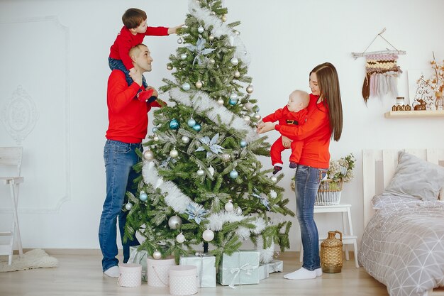 Familia en casa