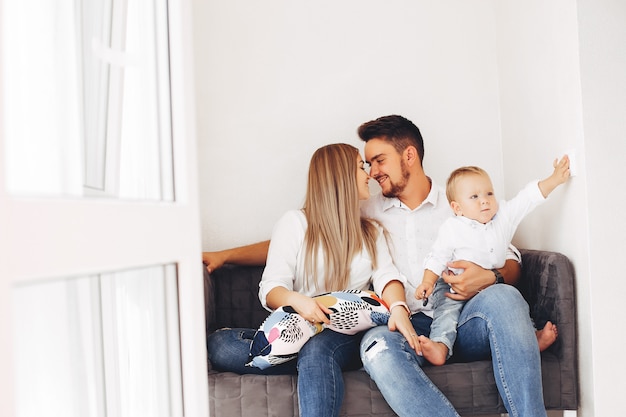 Familia en casa