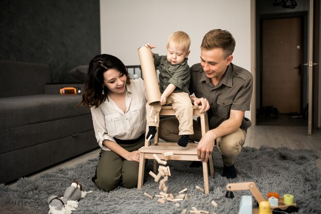 Familia en casa