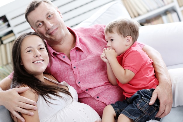 Familia en casa