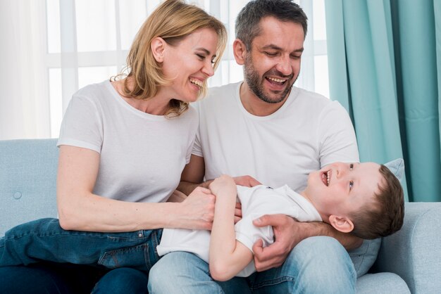 Familia en casa