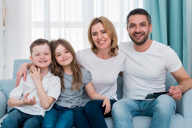 Familia en casa