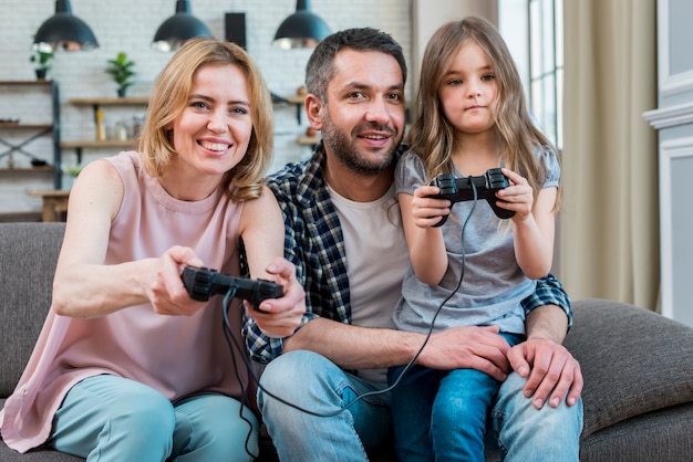 Familia en casa