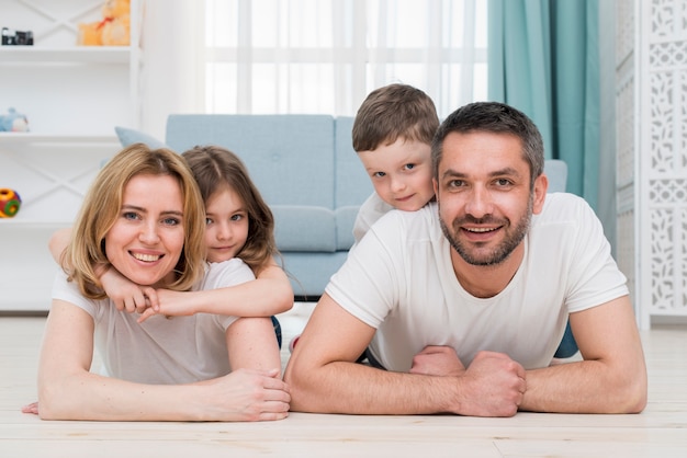 Familia en casa