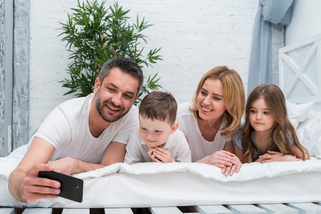 Familia en casa