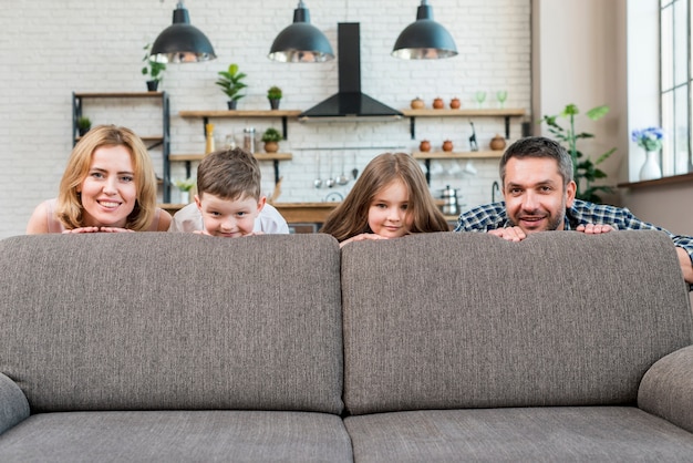 Familia en casa