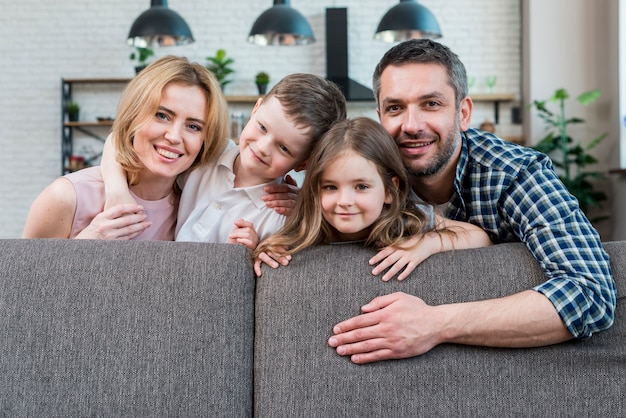 Familia en casa