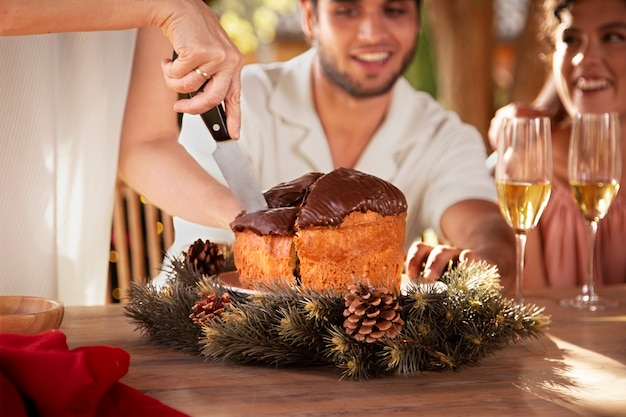 Familia celebrando la Navidad en el hemisferio sur