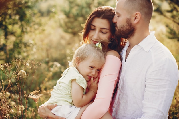 Familia divertirse en un parque