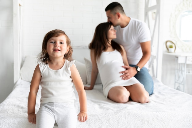 Familia esperando otro miembro