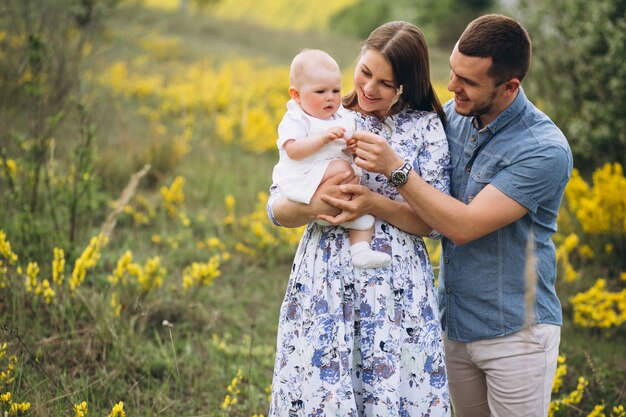 Familia con hija pequeña