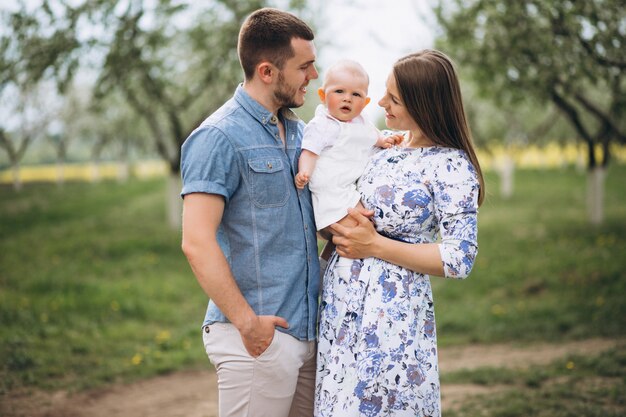 Familia con hija pequeña