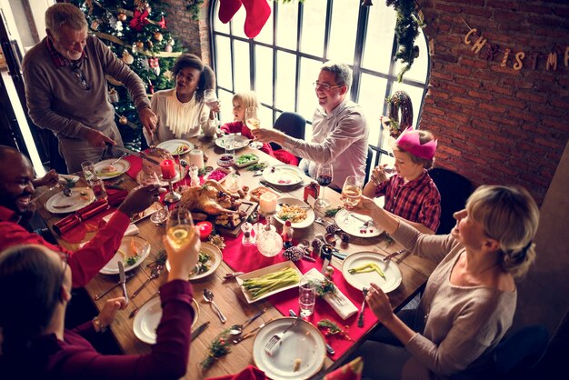 Familia juntos concepto de celebración de Navidad