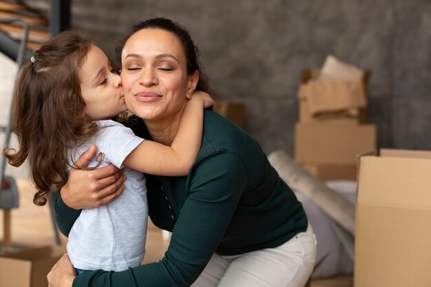 Familia mudarse a una casa nueva