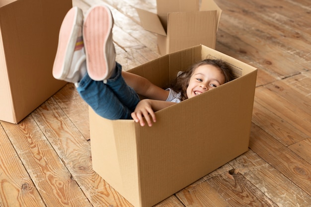 Familia mudarse a una casa nueva