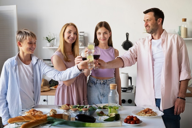 Familia pasando un buen rato juntos