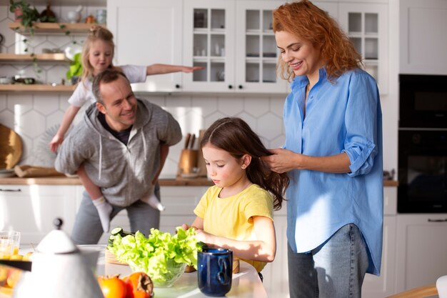 Familia pasando tiempo de calidad juntos