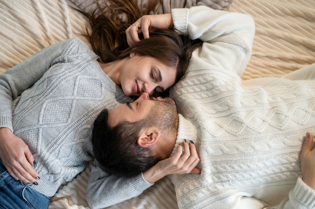 Foto gratuita familia pasando tiempo juntos