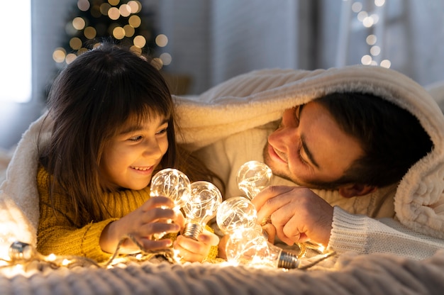 Foto gratuita familia pasando tiempo juntos