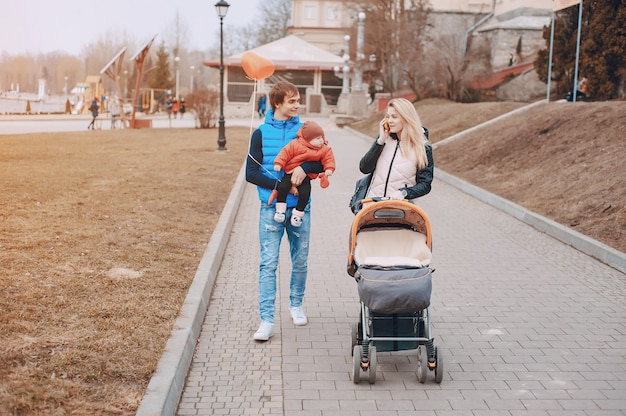 familia en un paseo