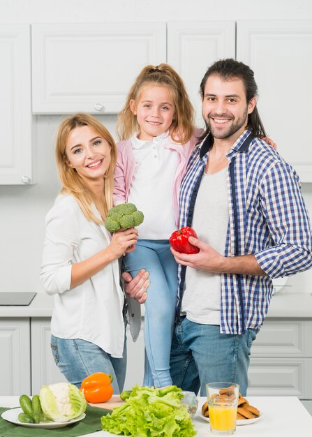 Familia con verduras