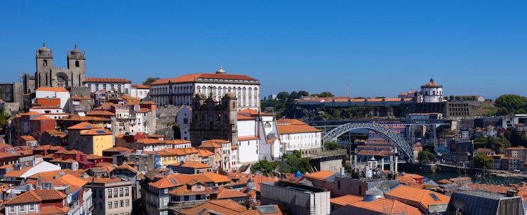 Foto gratuito famosa vista de oporto, portugal, europa
