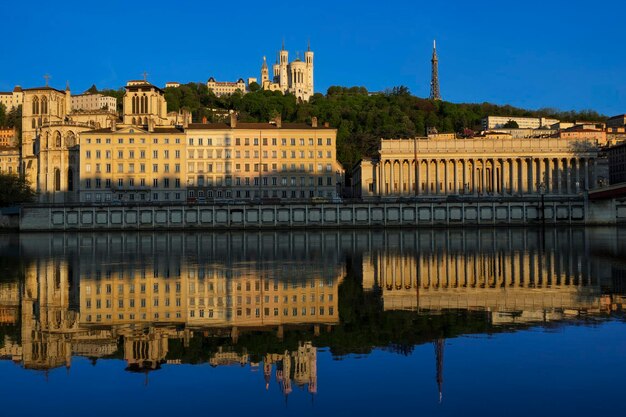 Famosa vista del río Saona en Lyon Francia