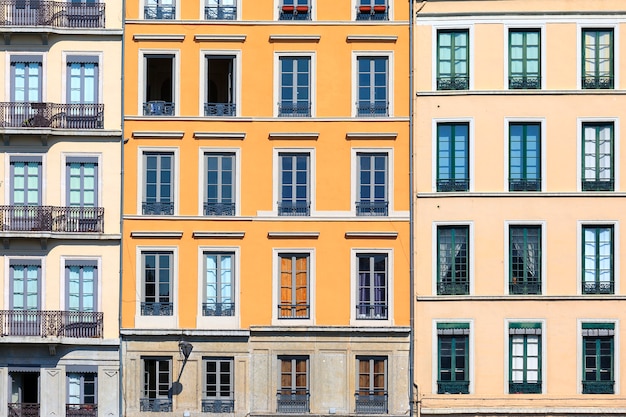 Famosas fachadas en la ciudad de Lyon, Francia.