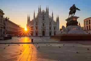 Foto gratuita famoso duomo al amanecer, milán, europa.