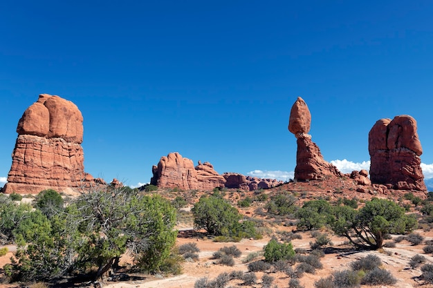 Famoso panorama de rocas rojas en el parque nacional Arches, Utah