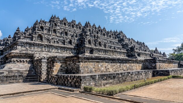 Famoso templo de Borobudur en Mungkid, Indonesia