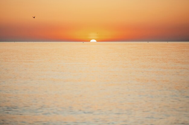 Fantástica puesta de sol en el mar