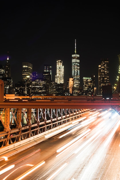 Fantástica vista de la ciudad nocturna.