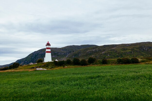 Faro de Alnes cerca de Alesund; Noruega