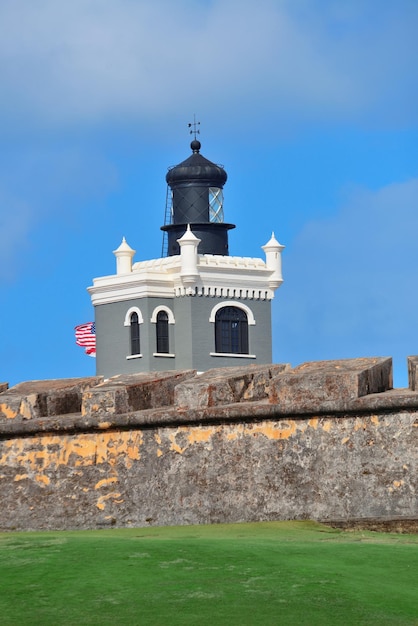 Foto gratuita faro en el castillo de el morro en el viejo san juan, puerto rico.