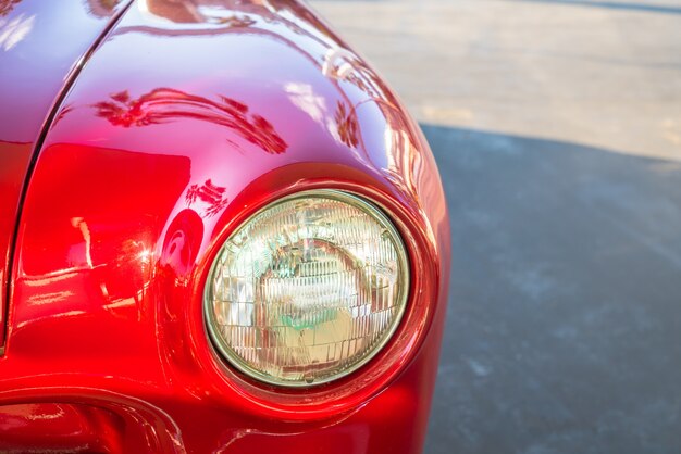 Los faros de un coche de época. (Imagen procesada vendimia filtrada