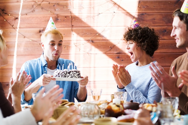 Foto gratuita feliz cumpleaños fiesta