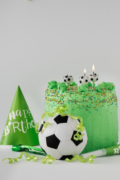 Foto gratuita feliz cumpleaños tema futbol