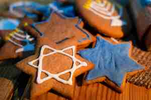 Foto gratuita feliz fiesta de hanukkah galletas estrella judía