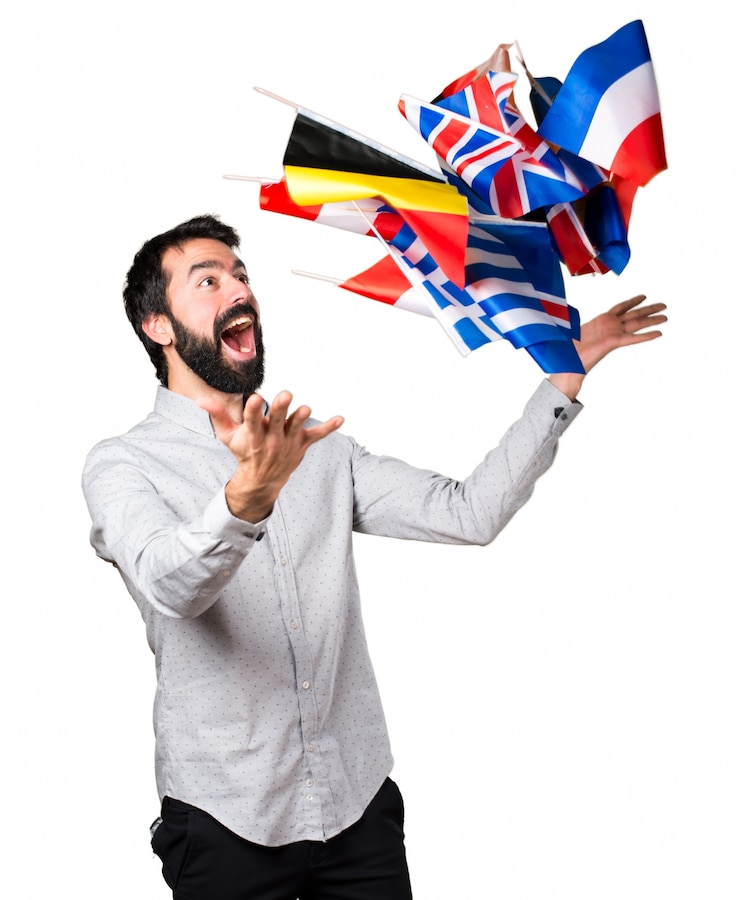 Foto gratuito feliz guapo hombre con barba sosteniendo muchas banderas