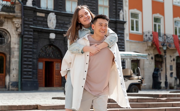 Feliz, hombre y mujer, aire libre