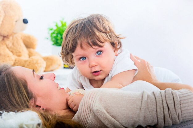 Feliz, mujer, con, hijo