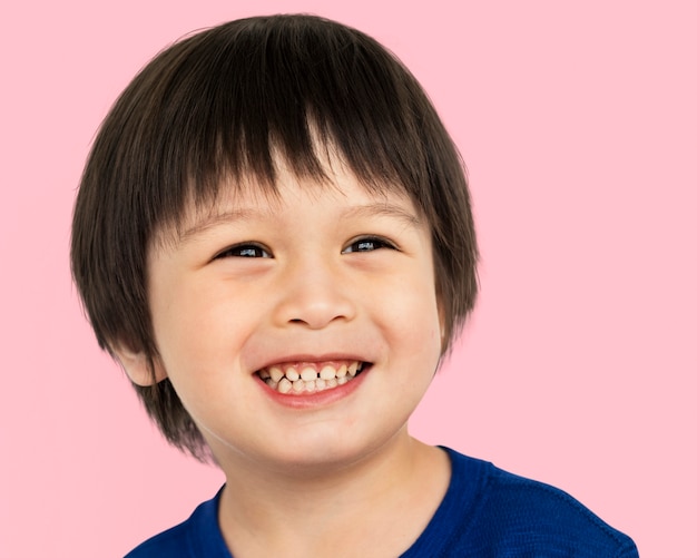 Feliz niño asiático, retrato de rostro sonriente